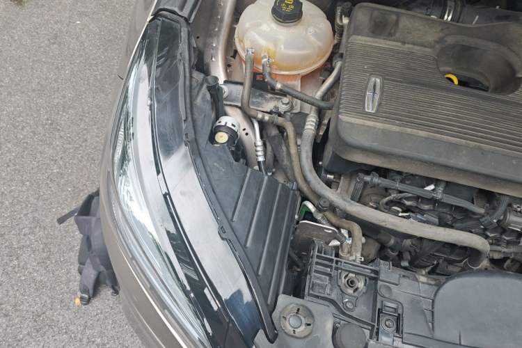 Used Lincoln Corsair 2020 2.0T Two-Wheel Drive Luxury Edition Engine Bay Right