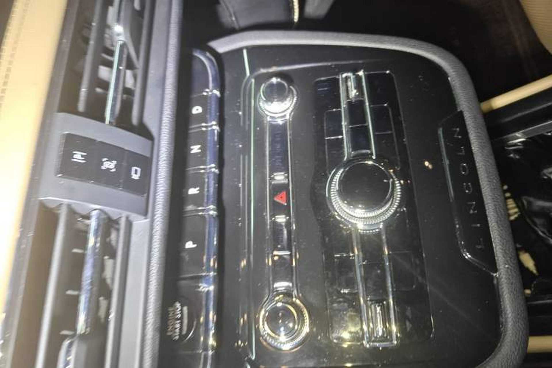 Used Lincoln Corsair 2020 2.0T Two-Wheel Drive Luxury Edition Gear Lever