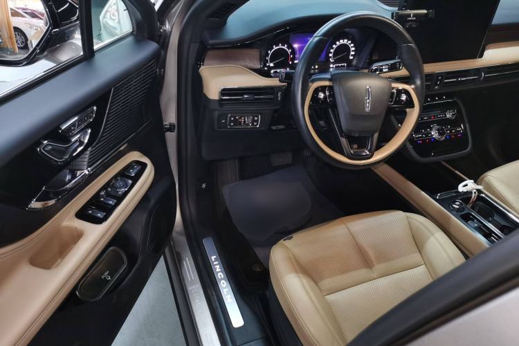 Used Lincoln Corsair 2020 2.0T Two-Wheel Drive Luxury Edition Interior 3