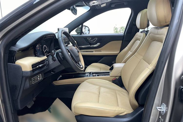 Used Lincoln Corsair 2020 2.0T Two-Wheel Drive Luxury Edition Interior 3