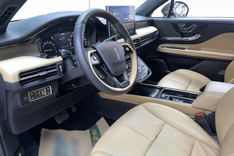 Used Lincoln Corsair 2020 2.0T Two-Wheel Drive Luxury Edition Interior 4