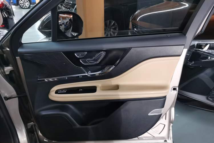 Used Lincoln Corsair 2020 2.0T Two-Wheel Drive Luxury Edition Interior 5
