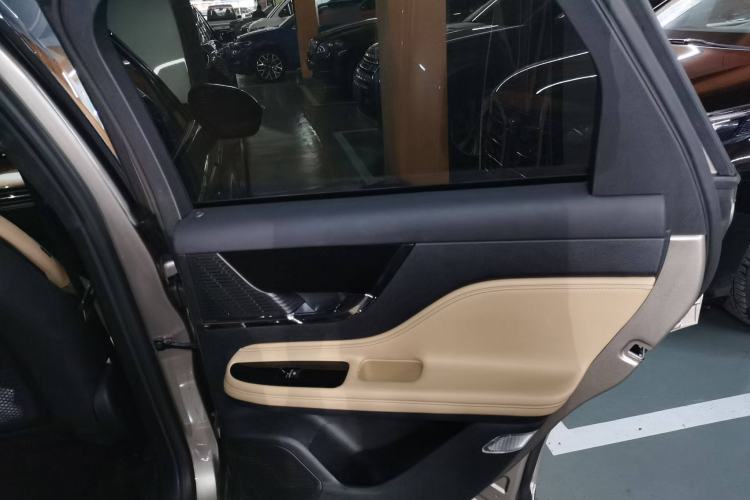 Used Lincoln Corsair 2020 2.0T Two-Wheel Drive Luxury Edition Interior 6