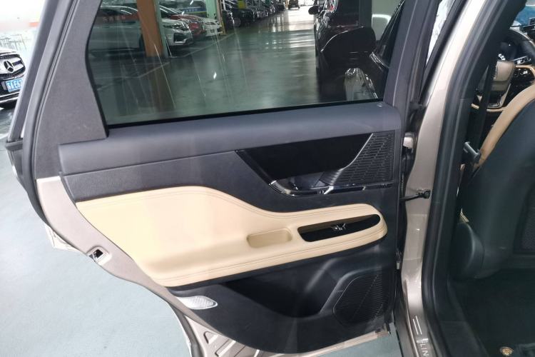 Used Lincoln Corsair 2020 2.0T Two-Wheel Drive Luxury Edition Interior 8