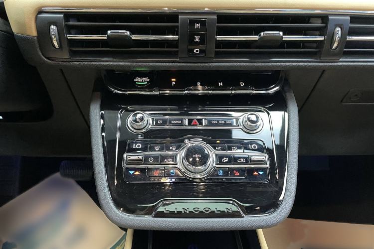 Used Lincoln Corsair 2020 2.0T Two-Wheel Drive Luxury Edition Interior 9