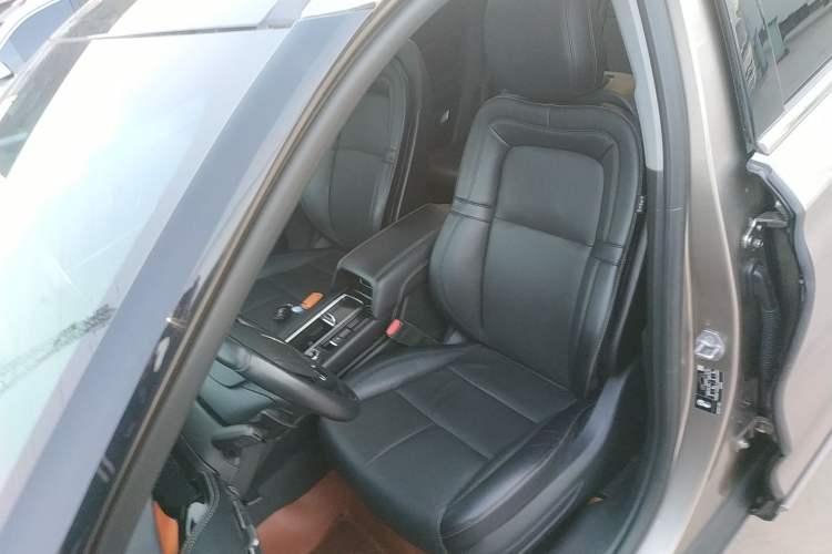 Used Lincoln Corsair 2020 2.0T Two-Wheel Drive Luxury Edition Left Front Seat