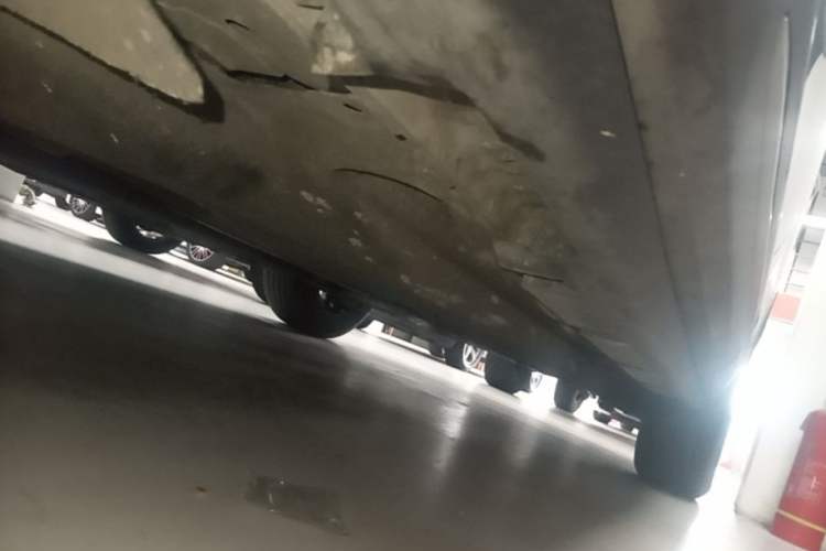 Used Lincoln Corsair 2020 2.0T Two-Wheel Drive Luxury Edition Left Side Sill