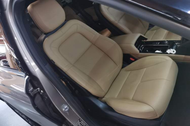 Used Lincoln Corsair 2020 2.0T Two-Wheel Drive Luxury Edition Right Front Seat