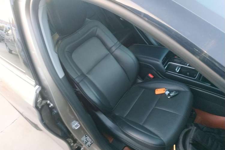 Used Lincoln Corsair 2020 2.0T Two-Wheel Drive Luxury Edition Right Front Seat