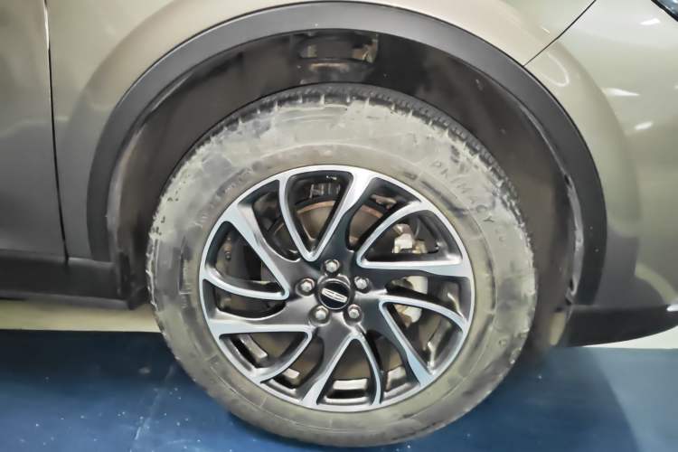 Used Lincoln Corsair 2020 2.0T Two-Wheel Drive Luxury Edition Right Front Wheel Hub