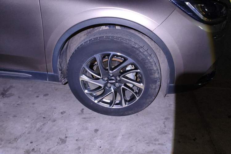 Used Lincoln Corsair 2020 2.0T Two-Wheel Drive Luxury Edition Right Front Wheel Hub