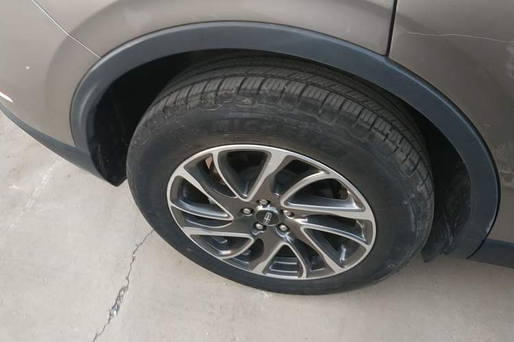 Used Lincoln Corsair 2020 2.0T Two-Wheel Drive Luxury Edition Right Rear Wheel Hub