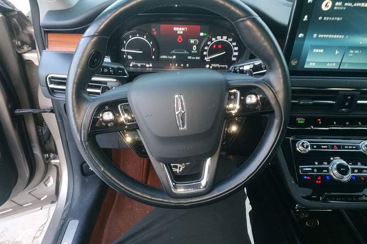 Used Lincoln Corsair 2020 2.0T Two-Wheel Drive Luxury Edition Steering Wheel