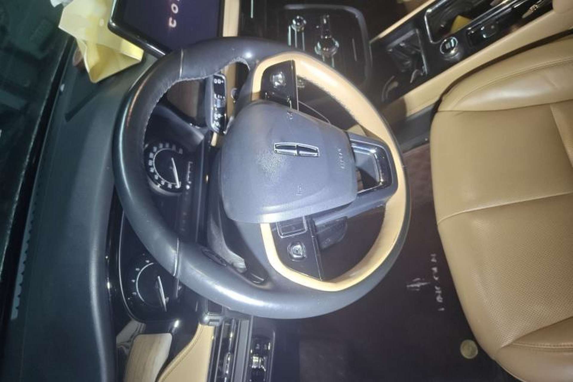 Used Lincoln Corsair 2020 2.0T Two-Wheel Drive Luxury Edition Steering Wheel
