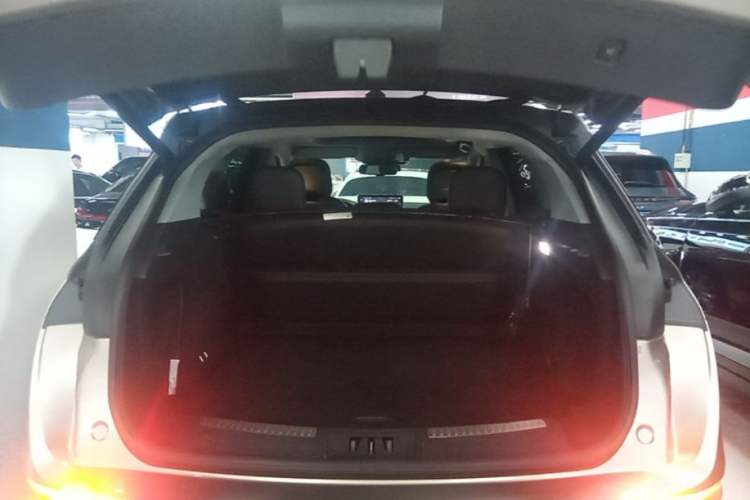 Used Lincoln Corsair 2020 2.0T Two-Wheel Drive Luxury Edition Trunk