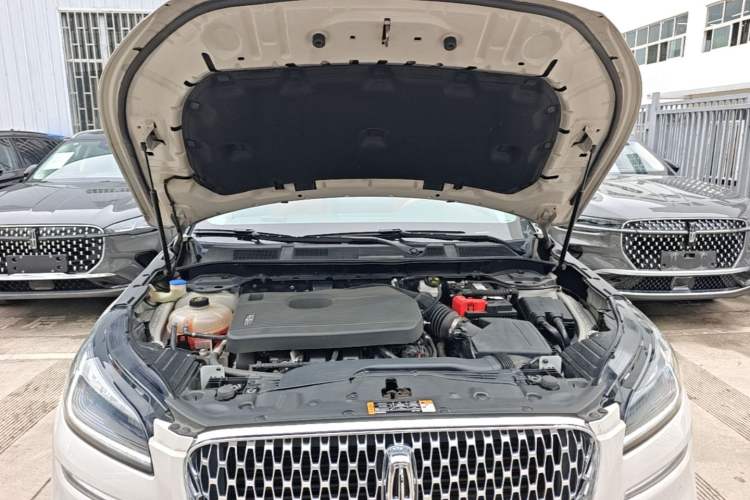 Used Lincoln Corsair 2020 2.0T Two-Wheel Drive Luxury Edition Engine Bay
