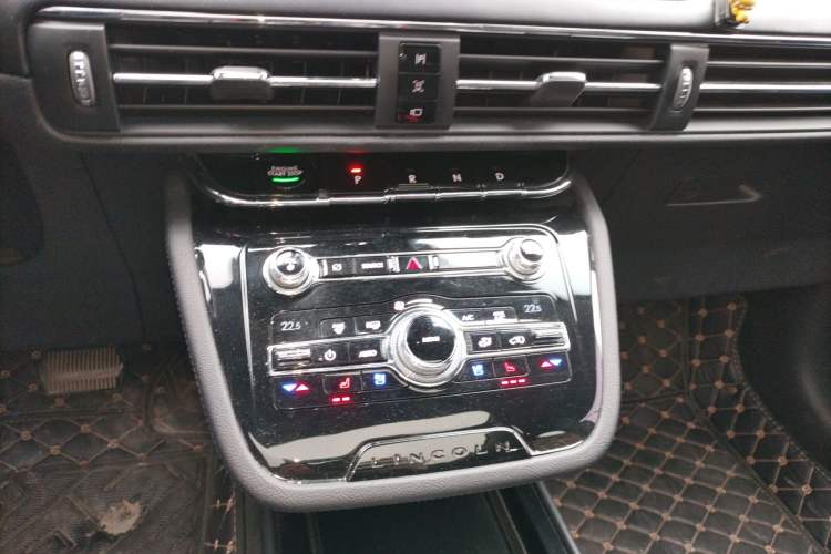 Used Lincoln Corsair 2020 2.0T Two-Wheel Drive Luxury Edition Gear Lever