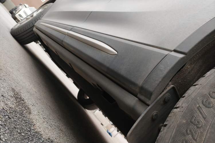 Used Lincoln Corsair 2020 2.0T Two-Wheel Drive Luxury Edition Left Side Sill