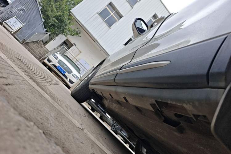 Used Lincoln Corsair 2020 2.0T Two-Wheel Drive Luxury Edition Left Side Sill