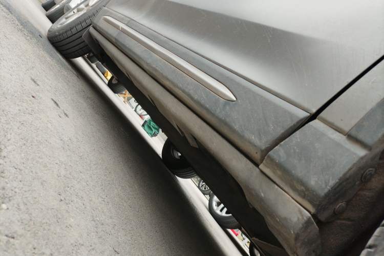 Used Lincoln Corsair 2020 2.0T Two-Wheel Drive Luxury Edition Right Side Sill