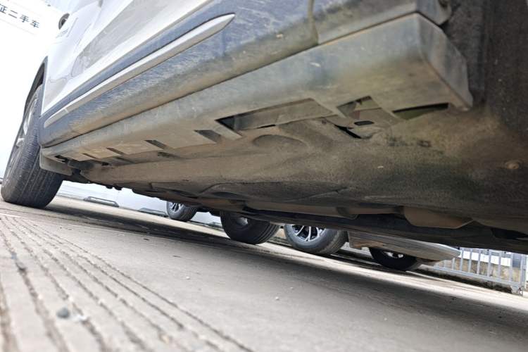 Used Lincoln Corsair 2020 2.0T Two-Wheel Drive Luxury Edition Right Side Sill