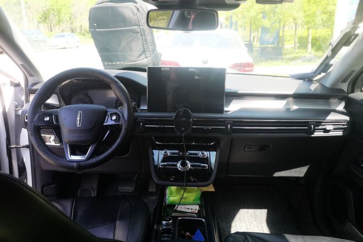 Used Lincoln Corsair 2020 2.0T Two-Wheel Drive Luxury Edition Center Console