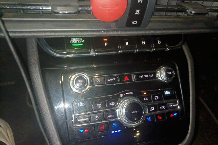 Used Lincoln Corsair 2020 2.0T Two-Wheel Drive Luxury Edition Gear Lever