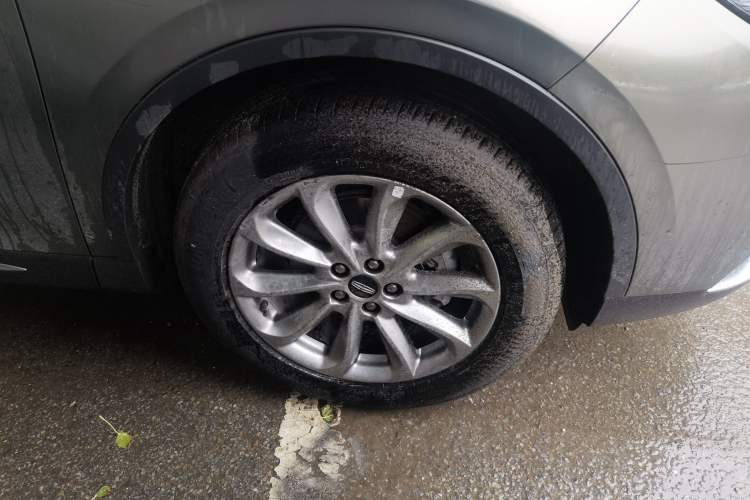 Used Lincoln Corsair 2020 2.0T Two-Wheel Drive Luxury Edition Right Front Wheel Hub