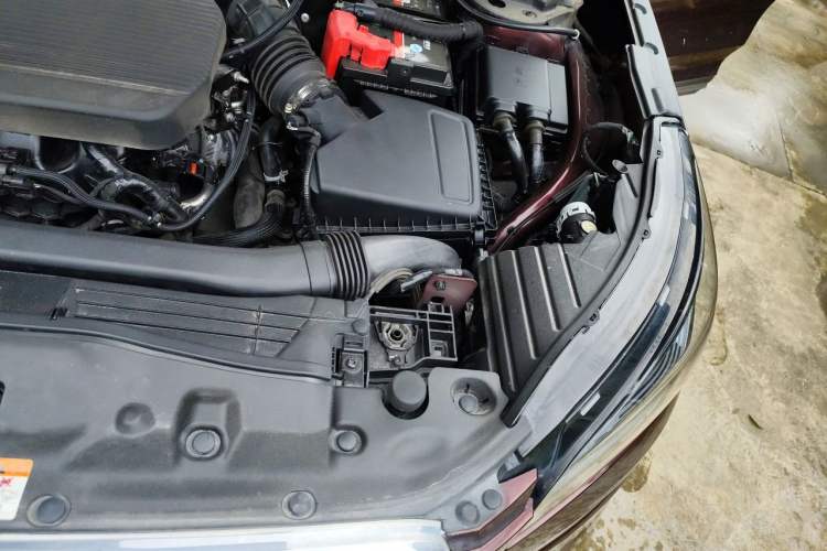 Used Lincoln Corsair 2020 2.0T Two-Wheel Drive Luxury Edition Engine Bay Left