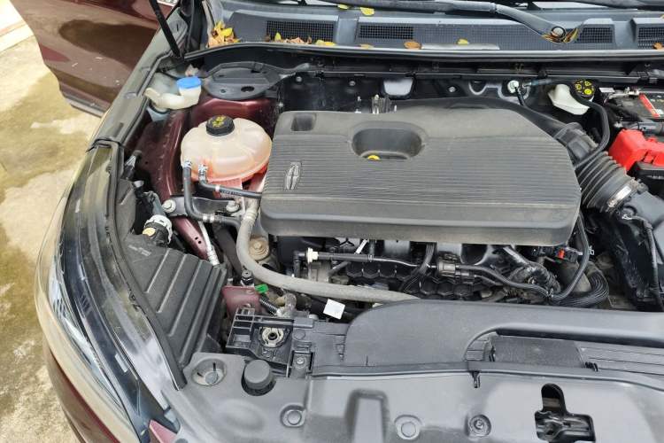 Used Lincoln Corsair 2020 2.0T Two-Wheel Drive Luxury Edition Engine Bay Right