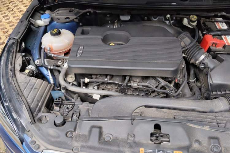 Used Lincoln Corsair 2020 2.0T Two-Wheel Drive Luxury Edition Engine Bay Right