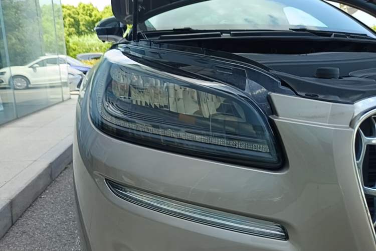 Used Lincoln Corsair 2020 2.0T Two-Wheel Drive Luxury Edition Right Front Headlight
