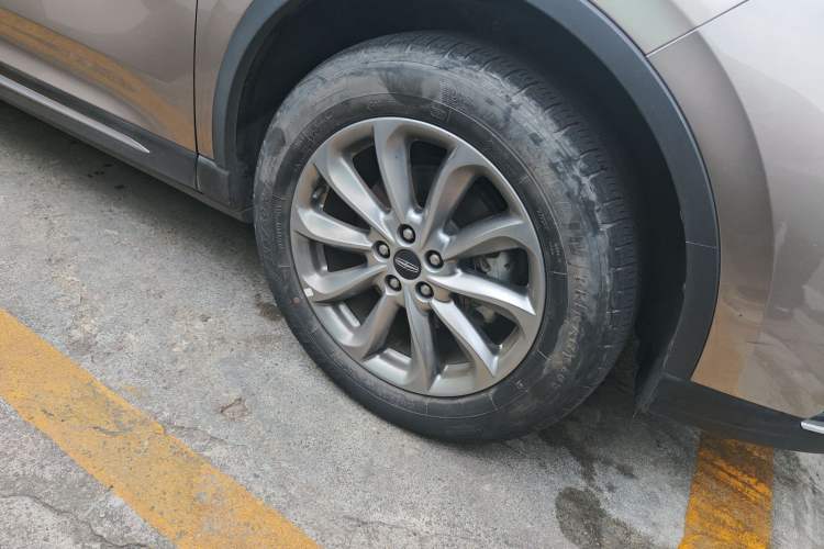 Used Lincoln Corsair 2020 2.0T Two-Wheel Drive Luxury Edition Right Front Wheel Hub
