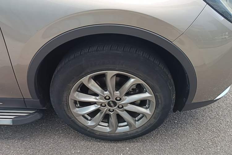 Used Lincoln Corsair 2020 2.0T Two-Wheel Drive Luxury Edition Right Front Wheel Hub