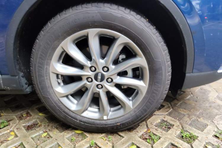 Used Lincoln Corsair 2020 2.0T Two-Wheel Drive Luxury Edition Right Front Wheel Hub
