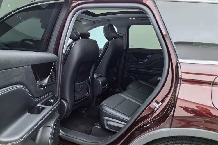 Used Lincoln Corsair 2020 2.0T Two-Wheel Drive Luxury Edition Interior 3