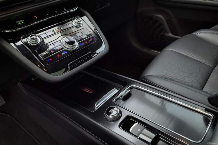 Used Lincoln Corsair 2020 2.0T Two-Wheel Drive Luxury Edition Interior 7