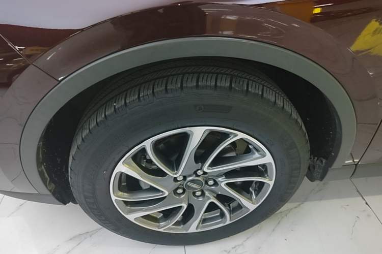 Used Lincoln Corsair 2020 2.0T Two-Wheel Drive Luxury Edition Left Front Wheel Hub