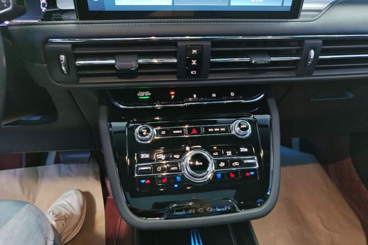 Used Lincoln Corsair 2020 2.0T Two-Wheel Drive Luxury Edition Audio And AC Panel