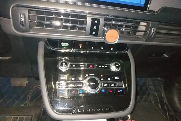Used Lincoln Corsair 2020 2.0T Two-Wheel Drive Luxury Edition Audio And AC Panel