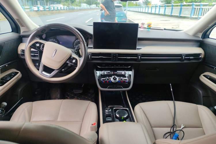Used Lincoln Corsair 2020 2.0T Two-Wheel Drive Luxury Edition Center Console
