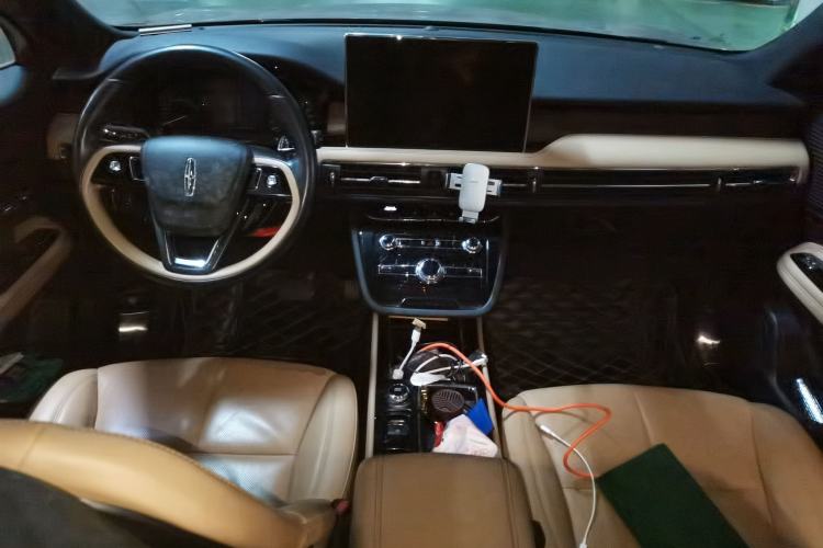 Used Lincoln Corsair 2020 2.0T Two-Wheel Drive Luxury Edition Center Console