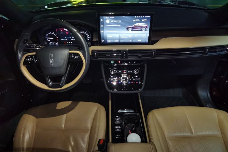 Used Lincoln Corsair 2020 2.0T Two-Wheel Drive Luxury Edition Center Console