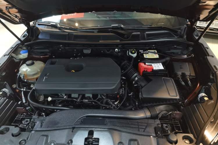 Used Lincoln Corsair 2020 2.0T Two-Wheel Drive Luxury Edition Engine Bay