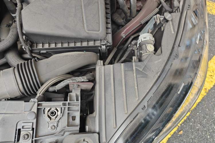 Used Lincoln Corsair 2020 2.0T Two-Wheel Drive Luxury Edition Engine Bay Left