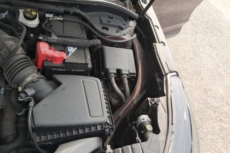 Used Lincoln Corsair 2020 2.0T Two-Wheel Drive Luxury Edition Engine Bay Left