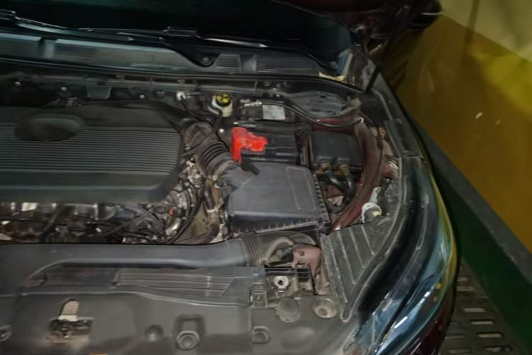 Used Lincoln Corsair 2020 2.0T Two-Wheel Drive Luxury Edition Engine Bay Left