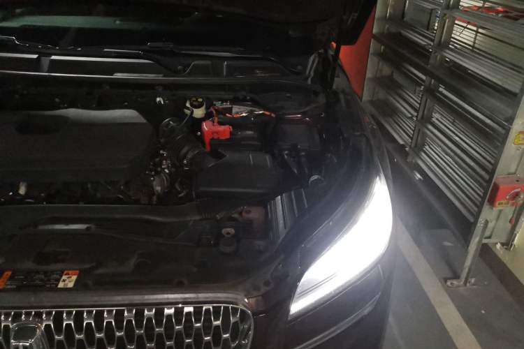 Used Lincoln Corsair 2020 2.0T Two-Wheel Drive Luxury Edition Engine Bay Left
