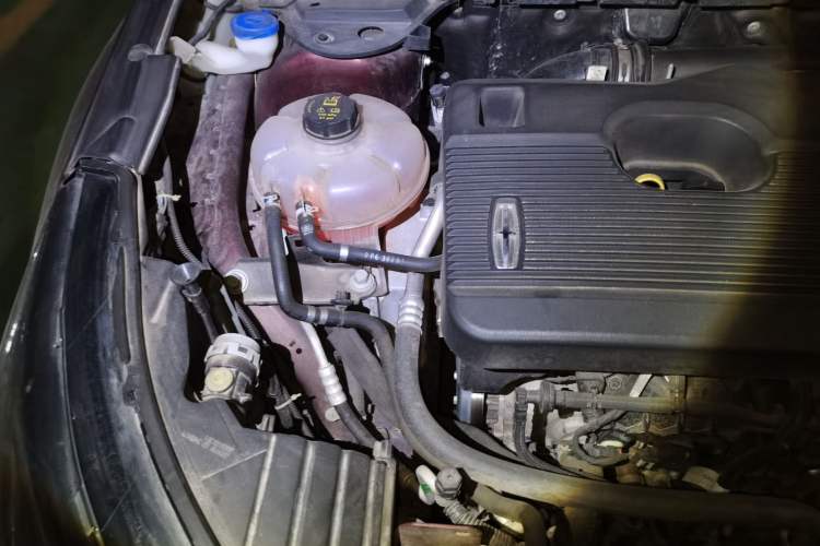 Used Lincoln Corsair 2020 2.0T Two-Wheel Drive Luxury Edition Engine Bay Right