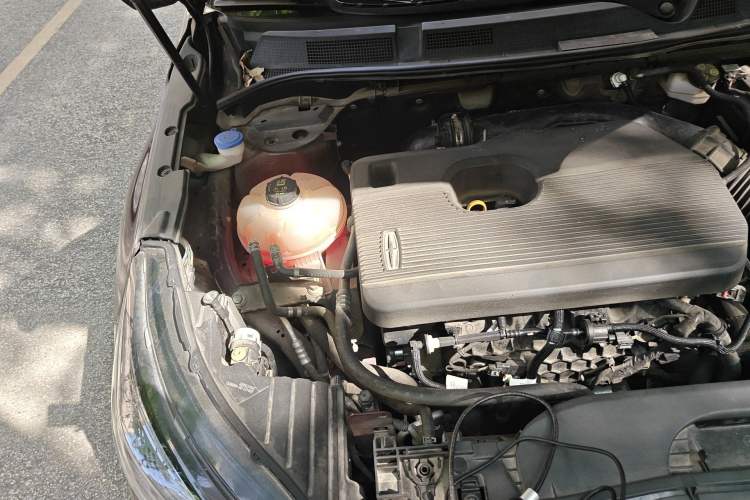 Used Lincoln Corsair 2020 2.0T Two-Wheel Drive Luxury Edition Engine Bay Right